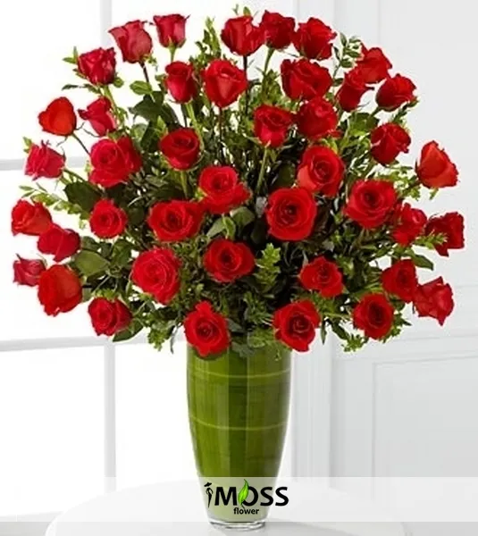 Muhteşem İthal 51 Adet Kırmızı Güllerden Cam Vazo Tasarımı