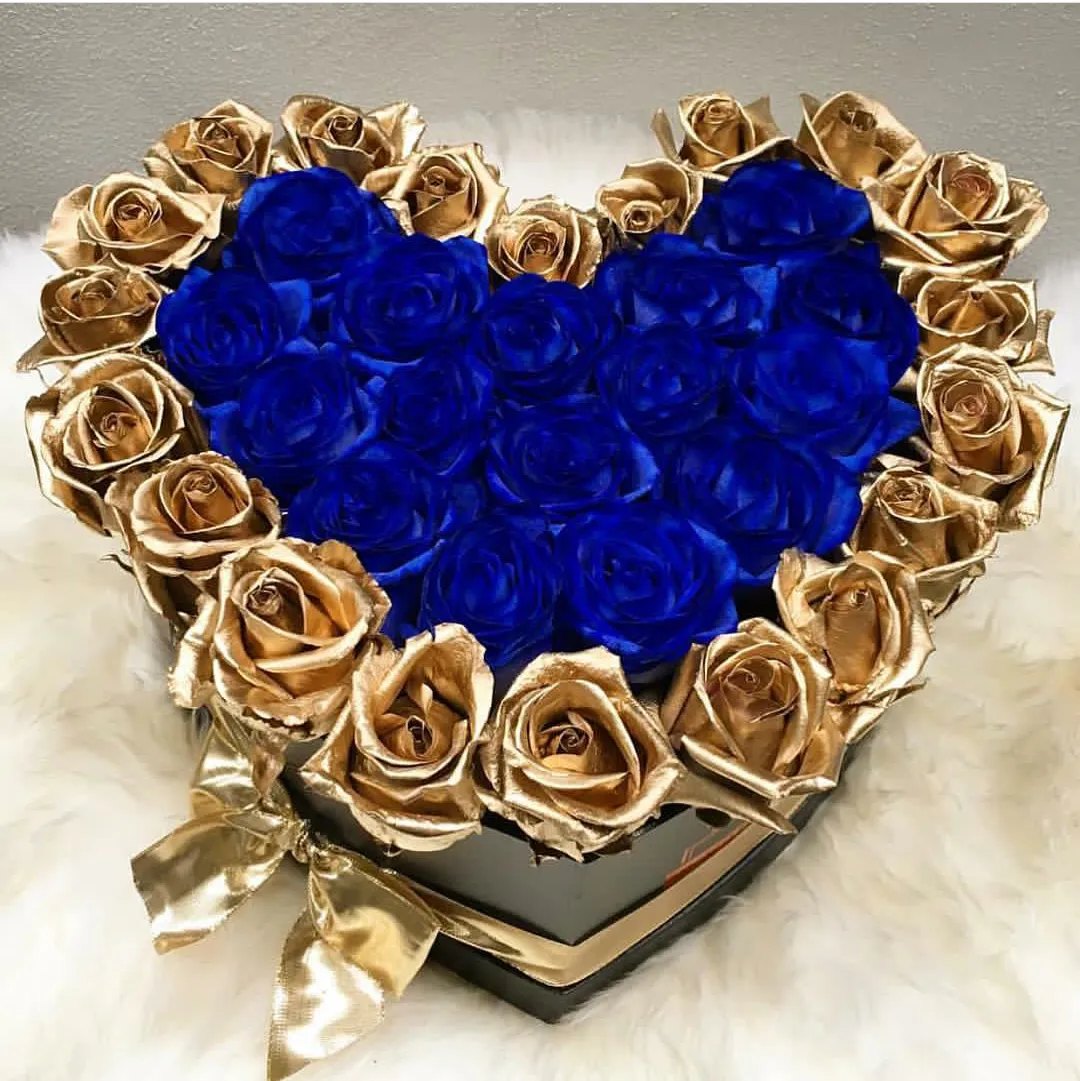 Kalbimdeki Mavi Ve Altın Güller