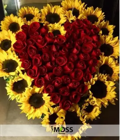 KALP KUTUDA AYÇİÇEKLERİ VE GÜLLER