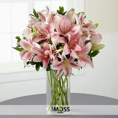 Pembe Lilyumlar Ve Güller