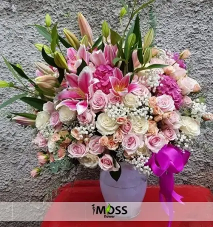 Özel Pembe Lilyumlar Ve Güller