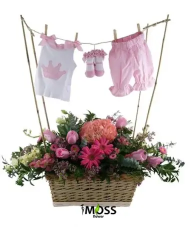 Sepette Kız Bebek Aranjmanı