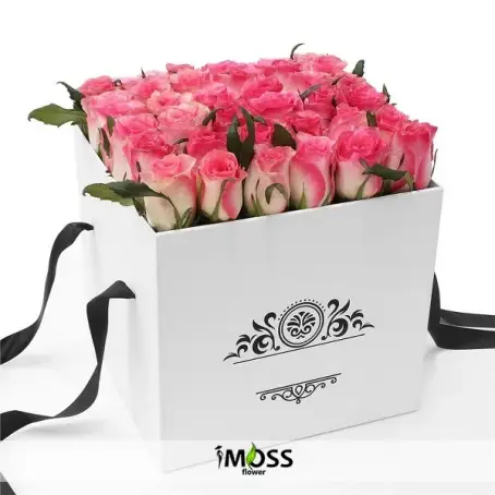 kare kutuda pembe güller