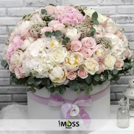 Beyaz Kutuda Pembe Güller