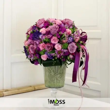 kadeh vazoda mor ton güller